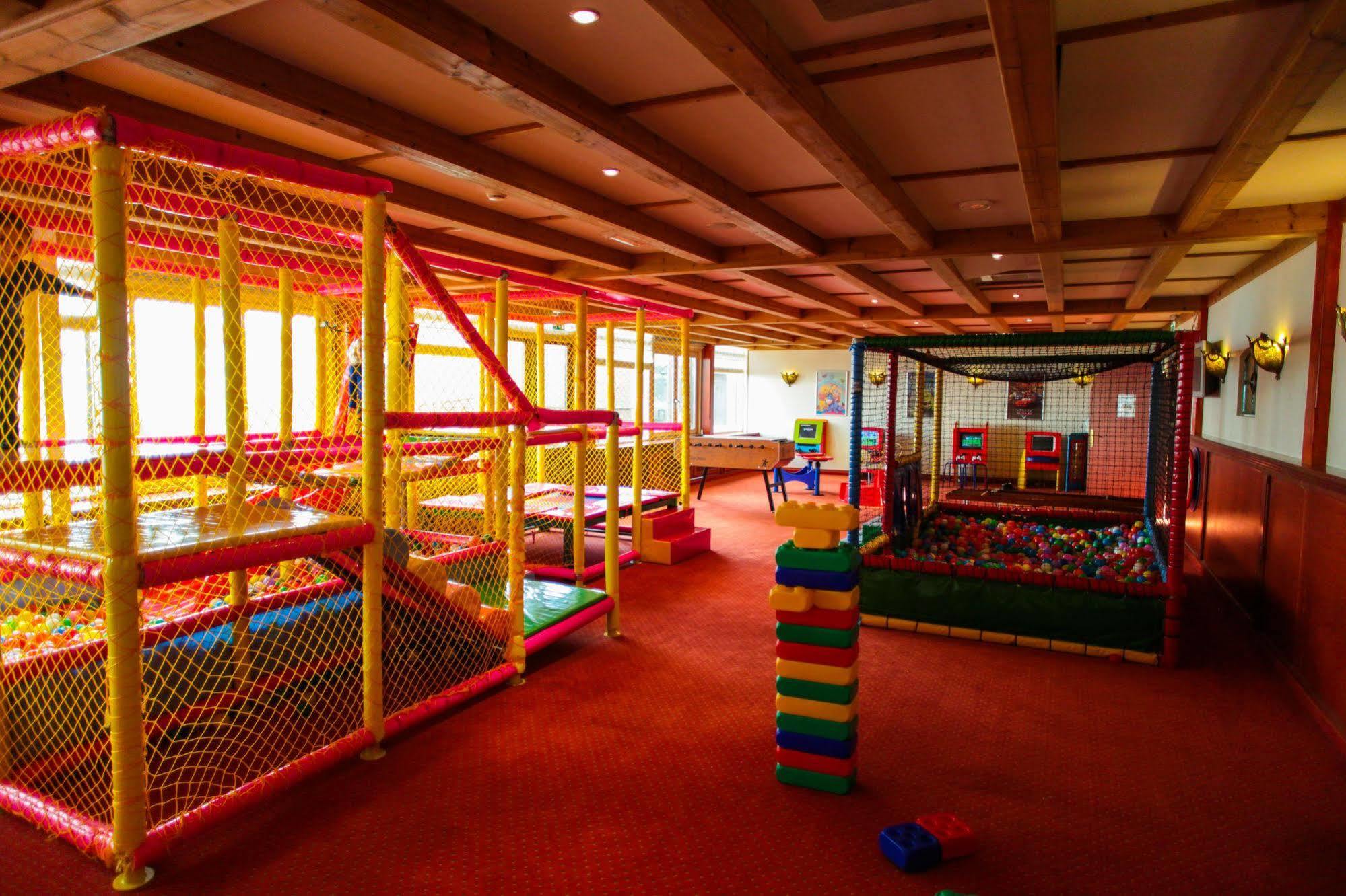 Amicitia Hotel 스네크 외부 사진